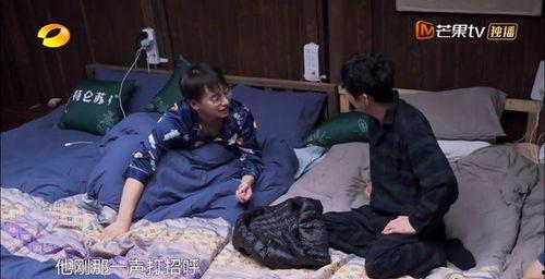 女人梦见众人吃瓜,女人梦中众人吃瓜背后的寓意解析