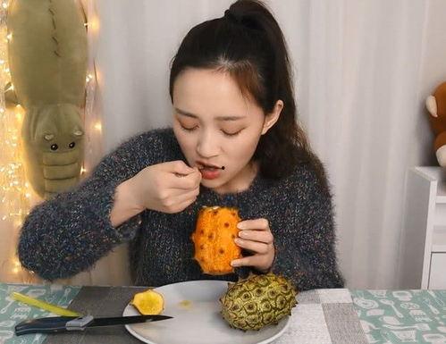 主播吃西湖瓜,夏日美味直播秀